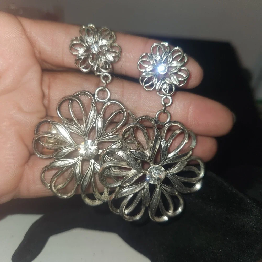 Vintage Silver Tone Tiered Floral Rhinestone Clip On Drop Statement Earrings‎